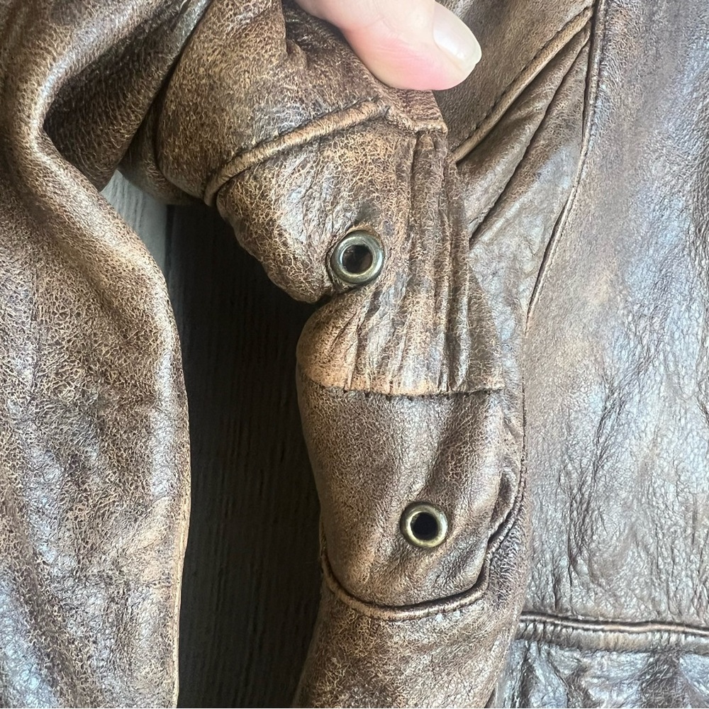 Vintage LeatherTown Bomber Aviator
Leather Jacket Size 40 Embroidered
Michelob - Picture 6 of 16